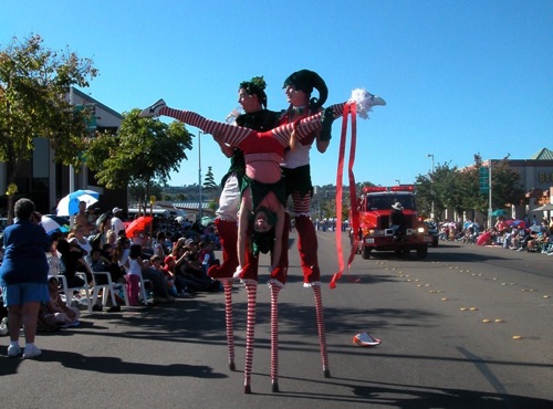 Mother Goose Parade 
Stilt~Stand!